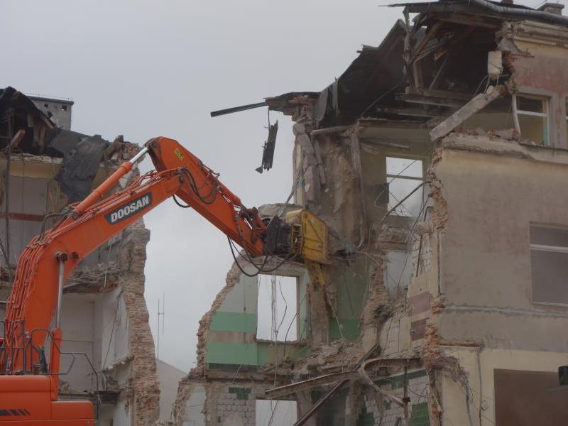 wyburzanie budynków - Staszica 16 - 20.02.2020 (fot. A.Guzowska)