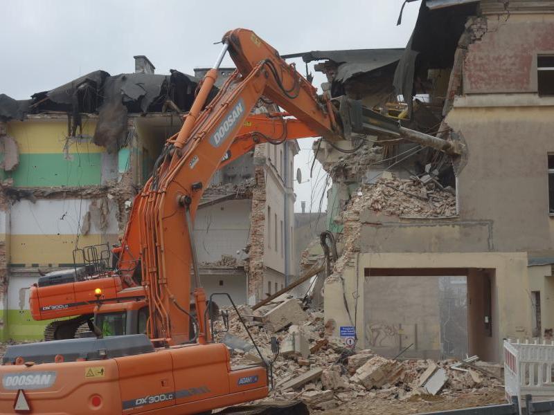 wyburzanie budynków - Staszica 16 - 20.02.2020 (fot. A.Guzowska)