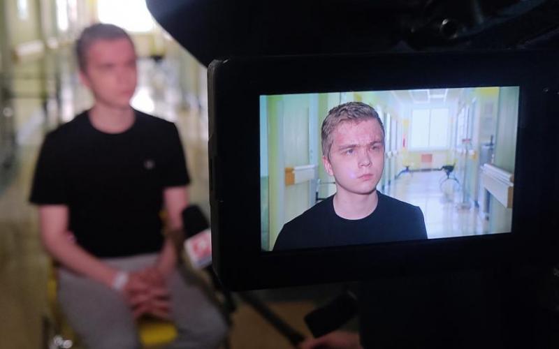 Ruslan - bohater artykułów podczas nagrania telewizyjnego w SPSK 1 (fot. A.Guzowska)